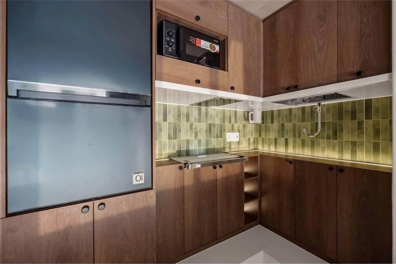 Modern Fully Furnished 1-Bedroom Apartment with Pool at 85 Doan Khue