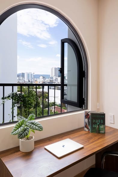 Brand-New Modern Apartment with Balcony near My Khe Beach