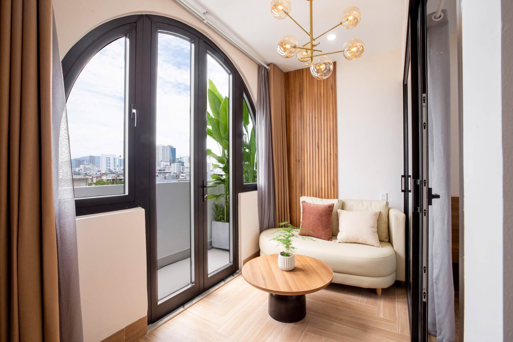 Brand-New Modern Apartment with Balcony near My Khe Beach