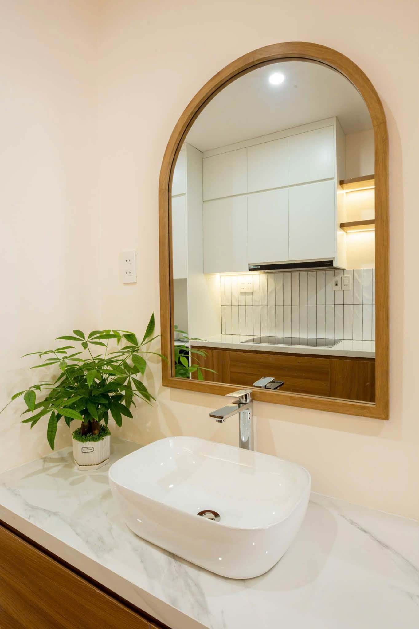 Brand-New Modern Apartment with Balcony near My Khe Beach