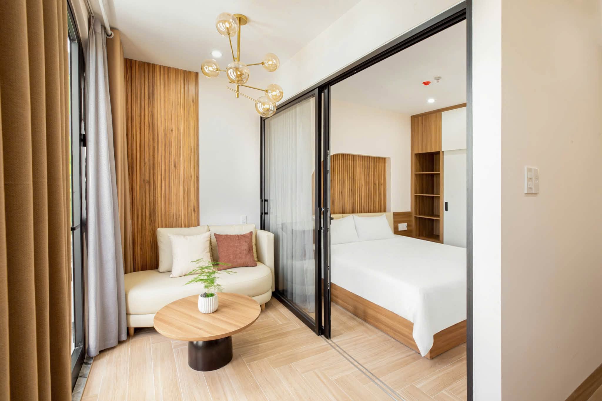 Brand-New Modern Apartment with Balcony near My Khe Beach