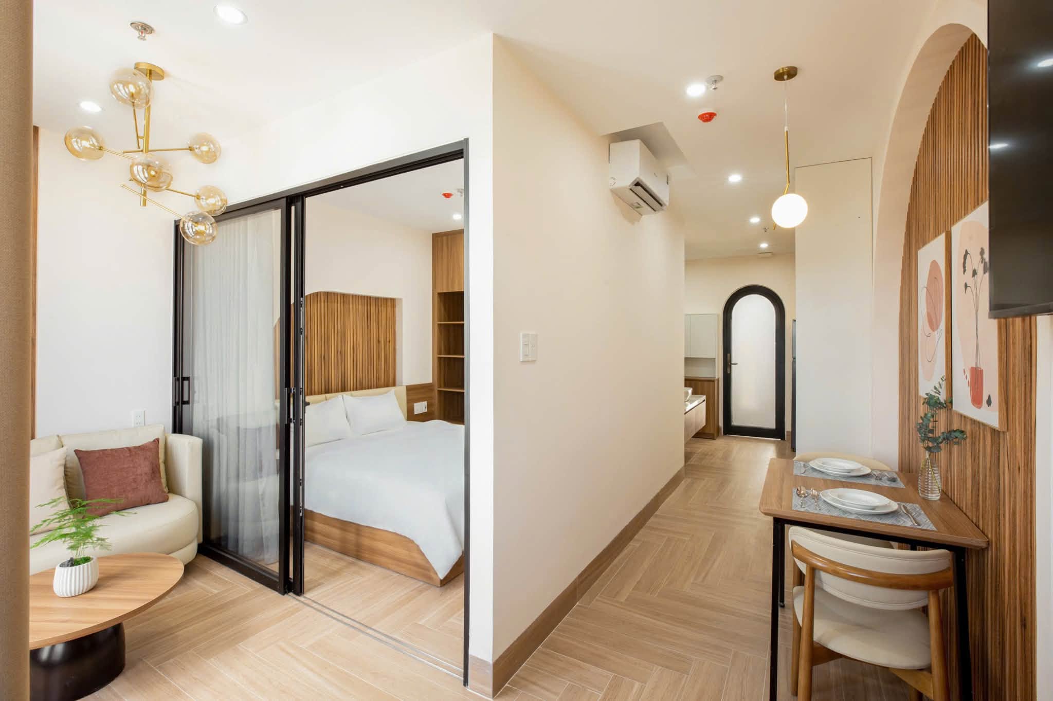 Brand-New Modern Apartment with Balcony near My Khe Beach