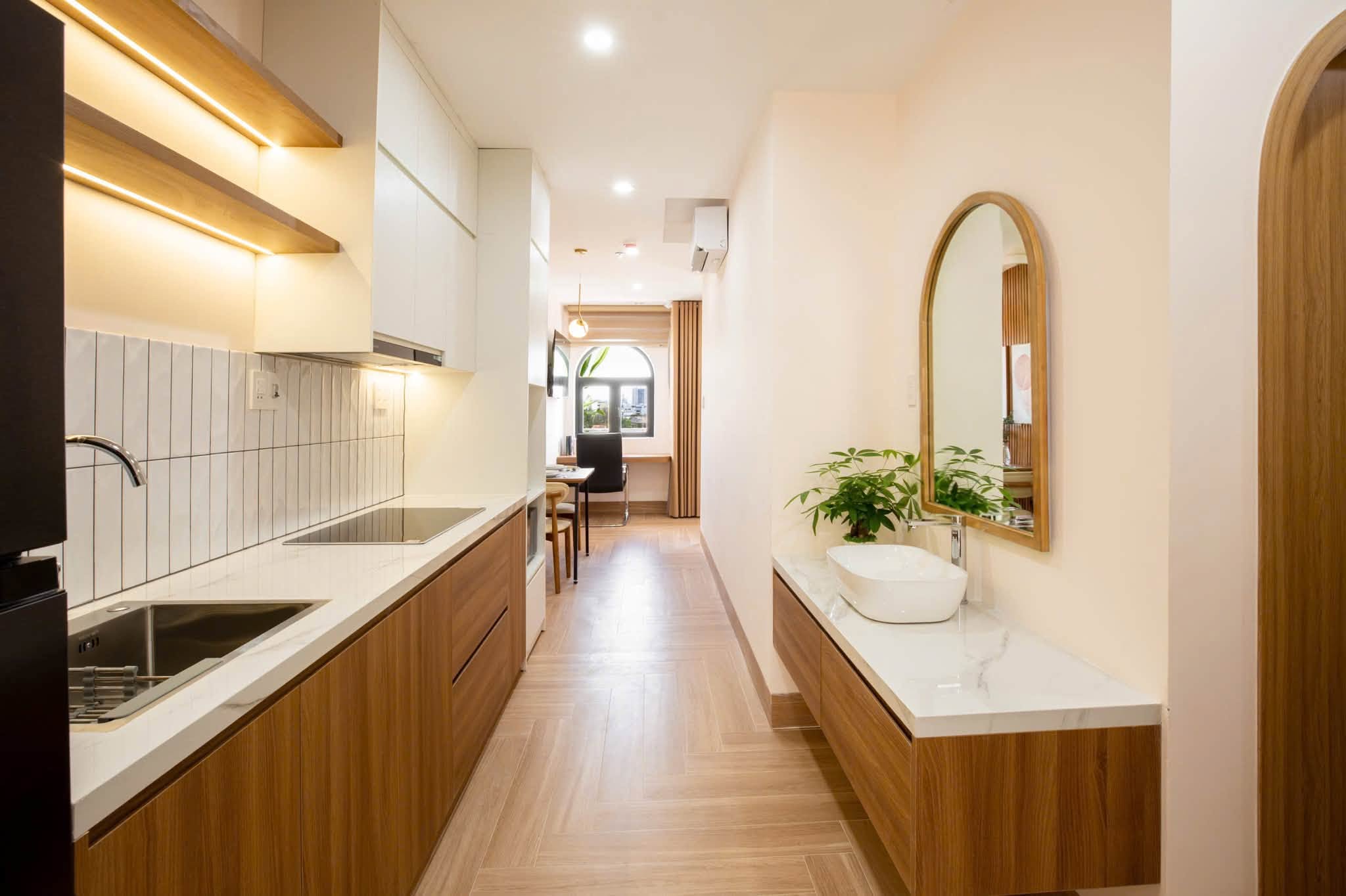 Brand-New Modern Apartment with Balcony near My Khe Beach