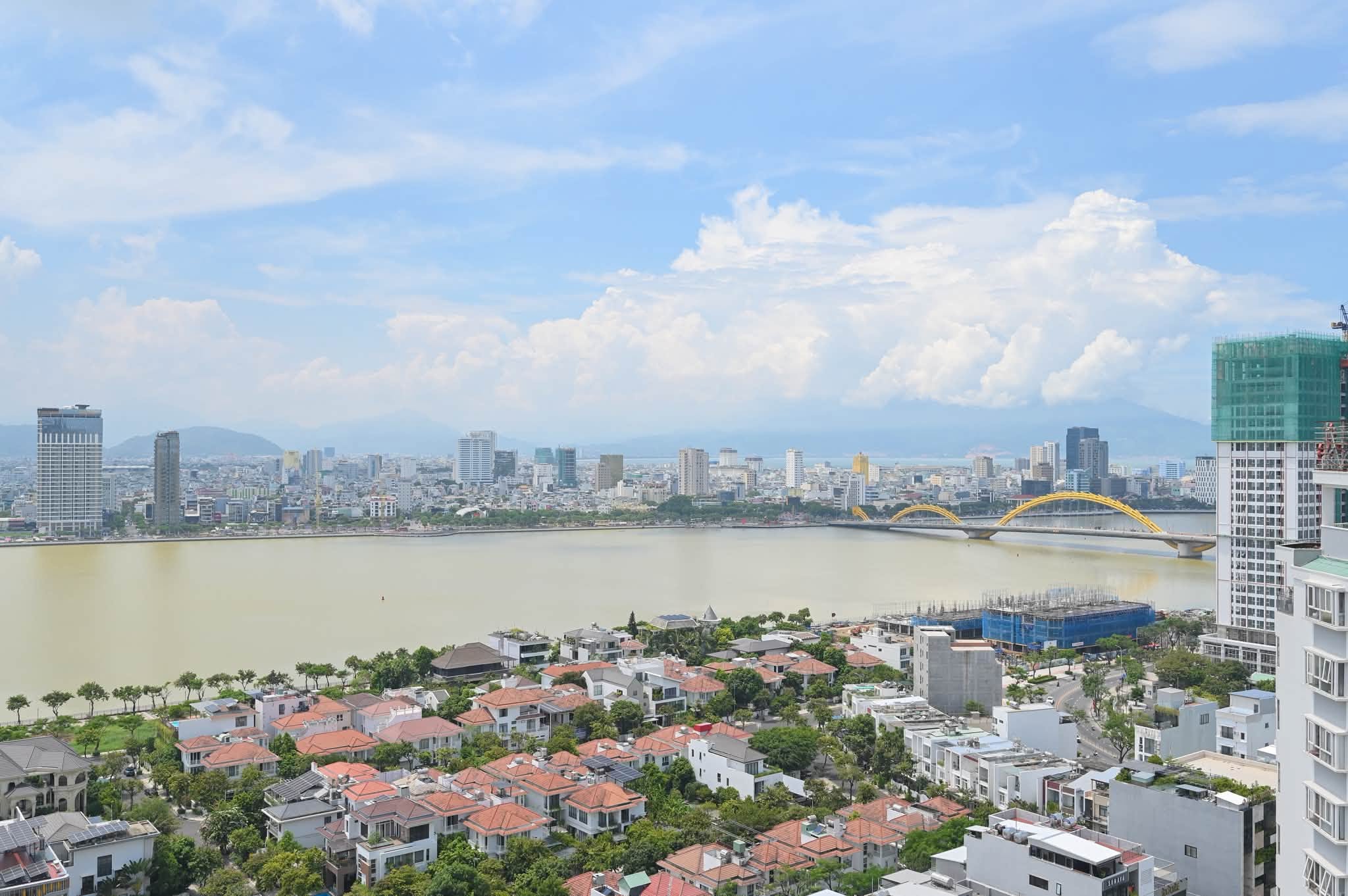 Brand-New Fully Furnished 2-Bedroom Monarchy Apartment with Han River View