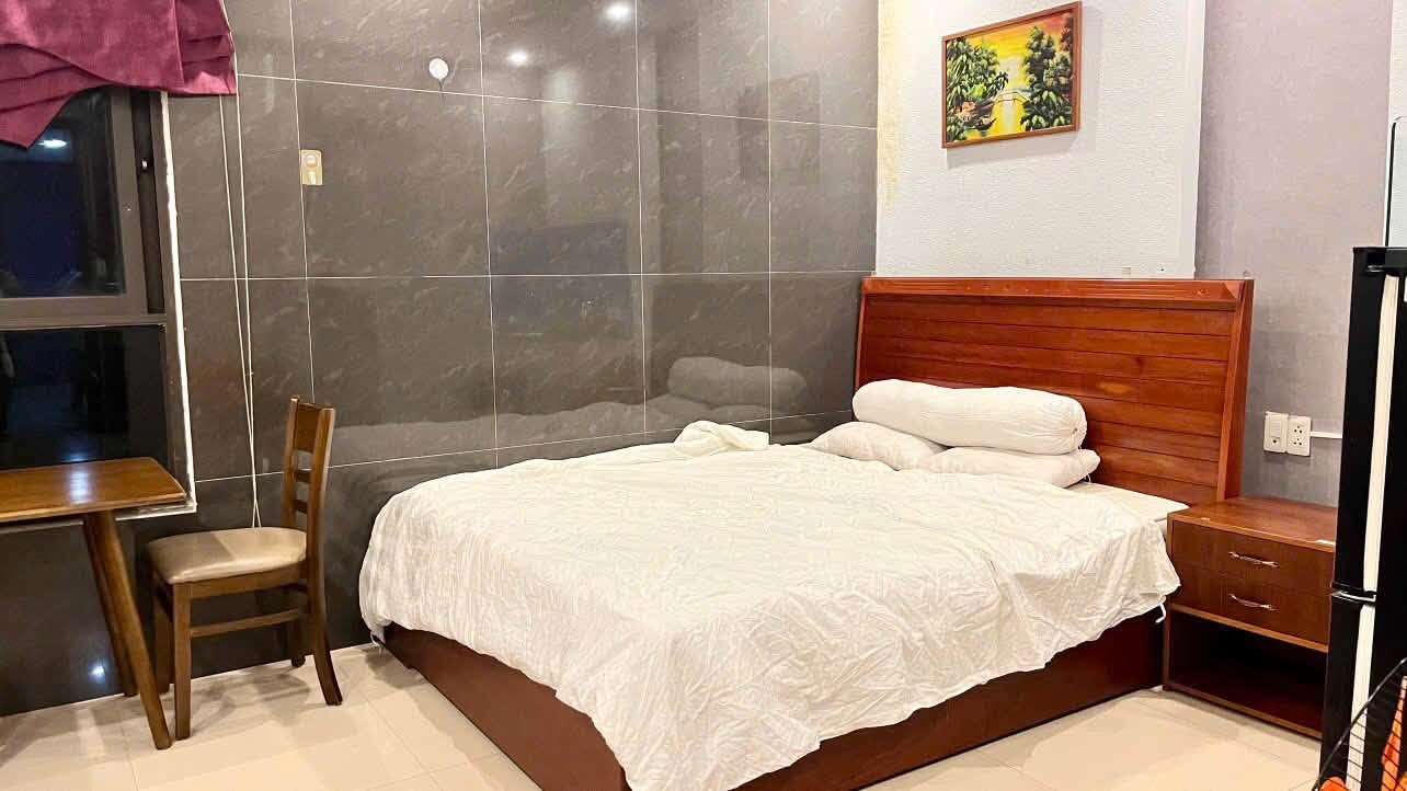 Studio Apartment P401 with Window near My Khe Beach on Nguyen Van Thoai
