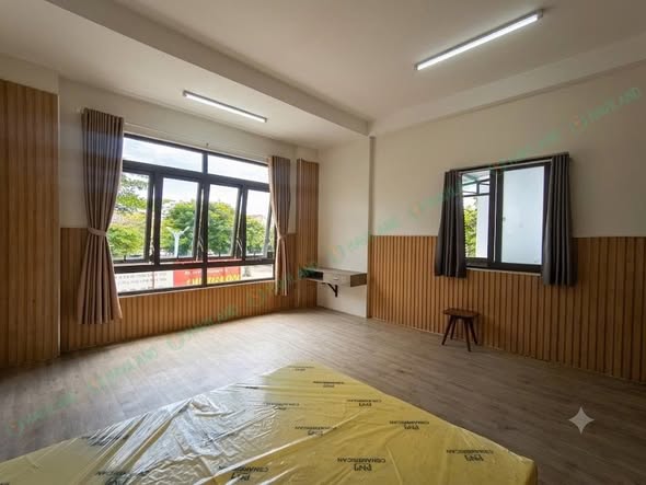 Spacious 60m2 1BR on Le Dai Hanh