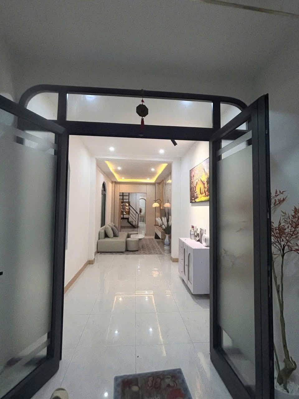Fully Furnished 3-Bedroom House near Ong Ich Khiem