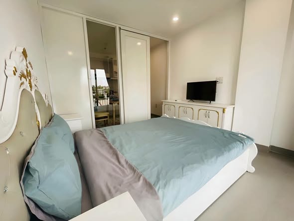 Fully Furnished 1-Bedroom Apartment on My Da Dong 12