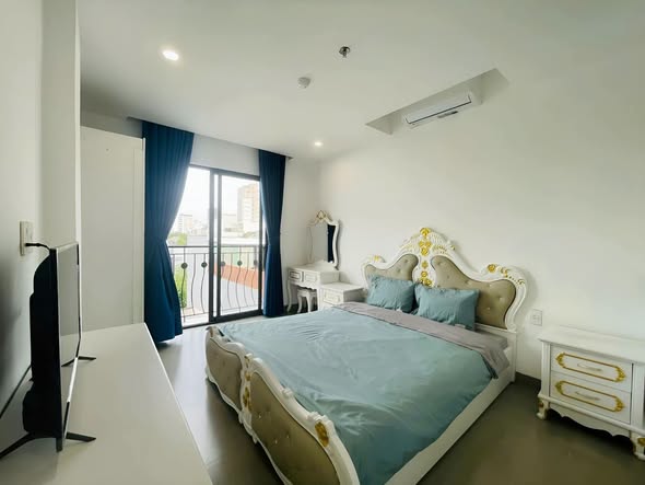 Fully Furnished 1-Bedroom Apartment on My Da Dong 12