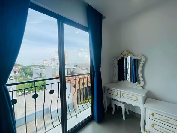 Fully Furnished 1-Bedroom Apartment on My Da Dong 12