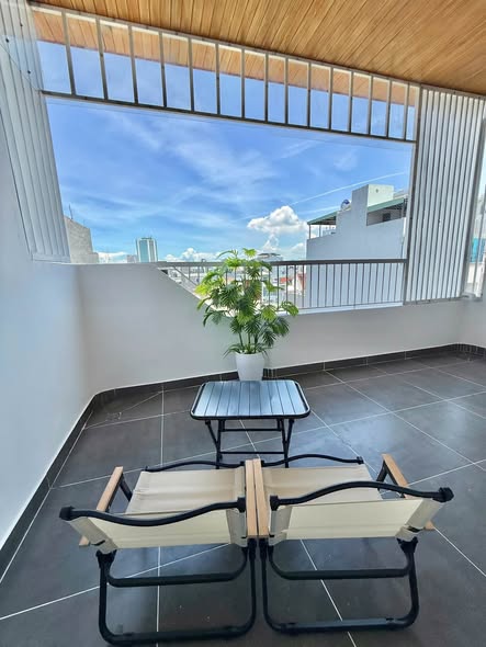 Fully Furnished Apartment on Nguyen Xuan Khoat Street