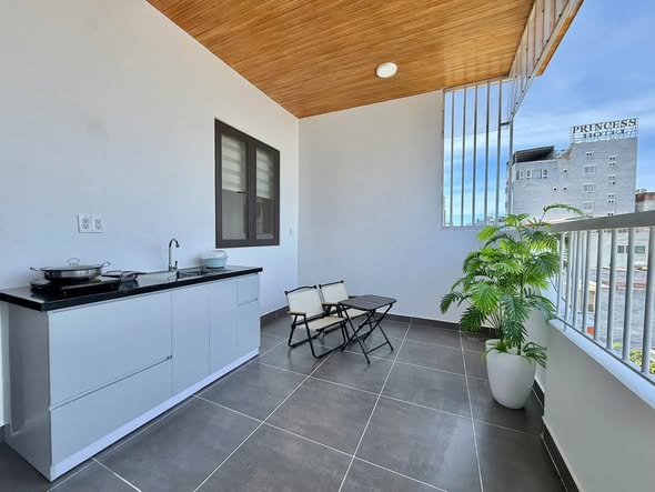 Fully Furnished Apartment on Nguyen Xuan Khoat Street