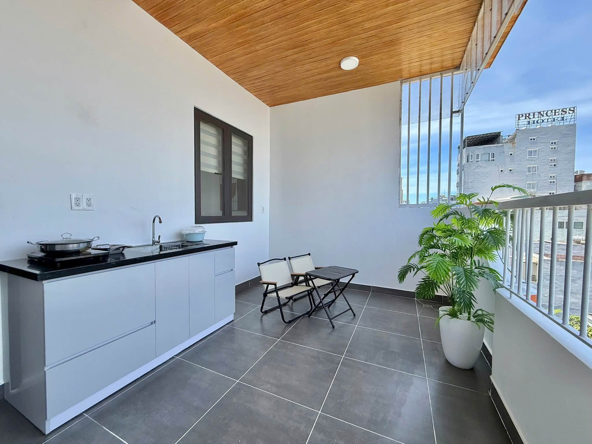 Fully Furnished Apartment on Nguyen Xuan Khoat Street