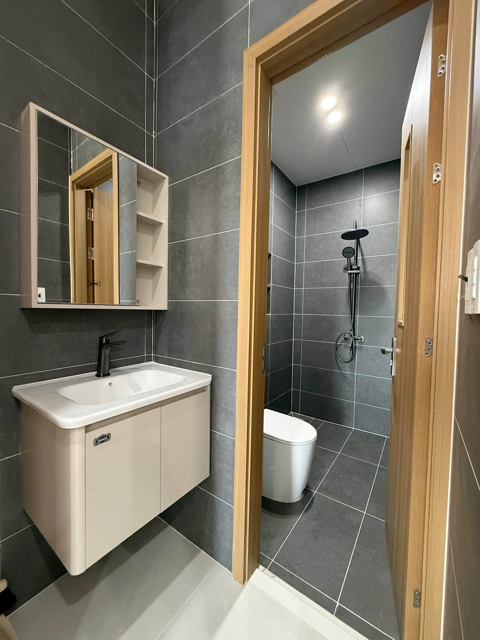 Fully Furnished Apartment on Nguyen Xuan Khoat Street