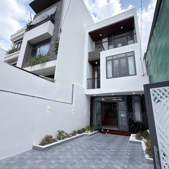 Central Nha Trang 3-Bedroom House for Rent