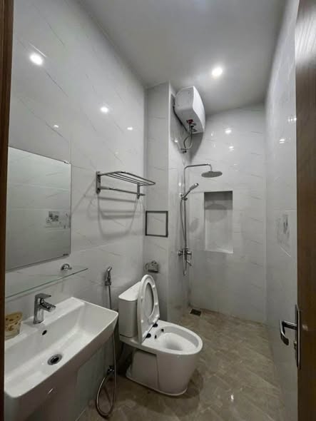 Fully Furnished Apartment with Balcony in Hoa Xuan