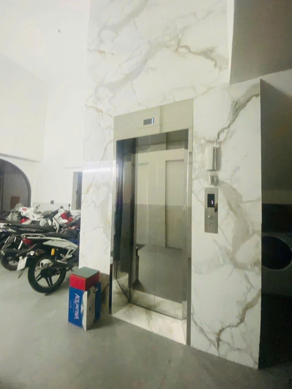 Brand-New 32 sqm Apartment P303 with Balcony near Ong Ich Khiem and Tran Cao Van