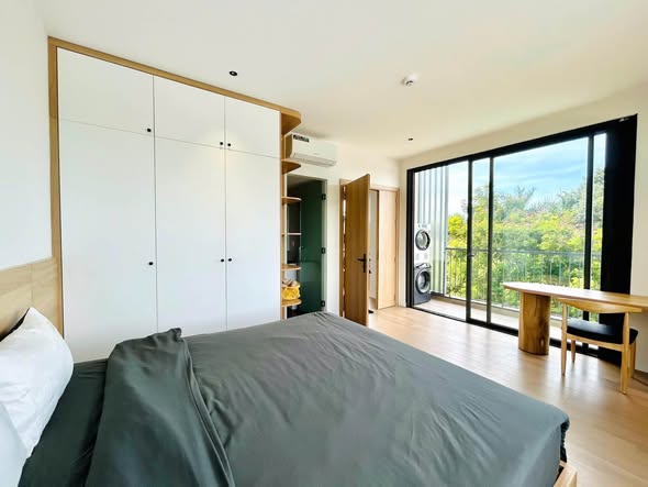 1-Bedroom Corner Apartment with Large Balcony and River View on Ho Huan Nghiep