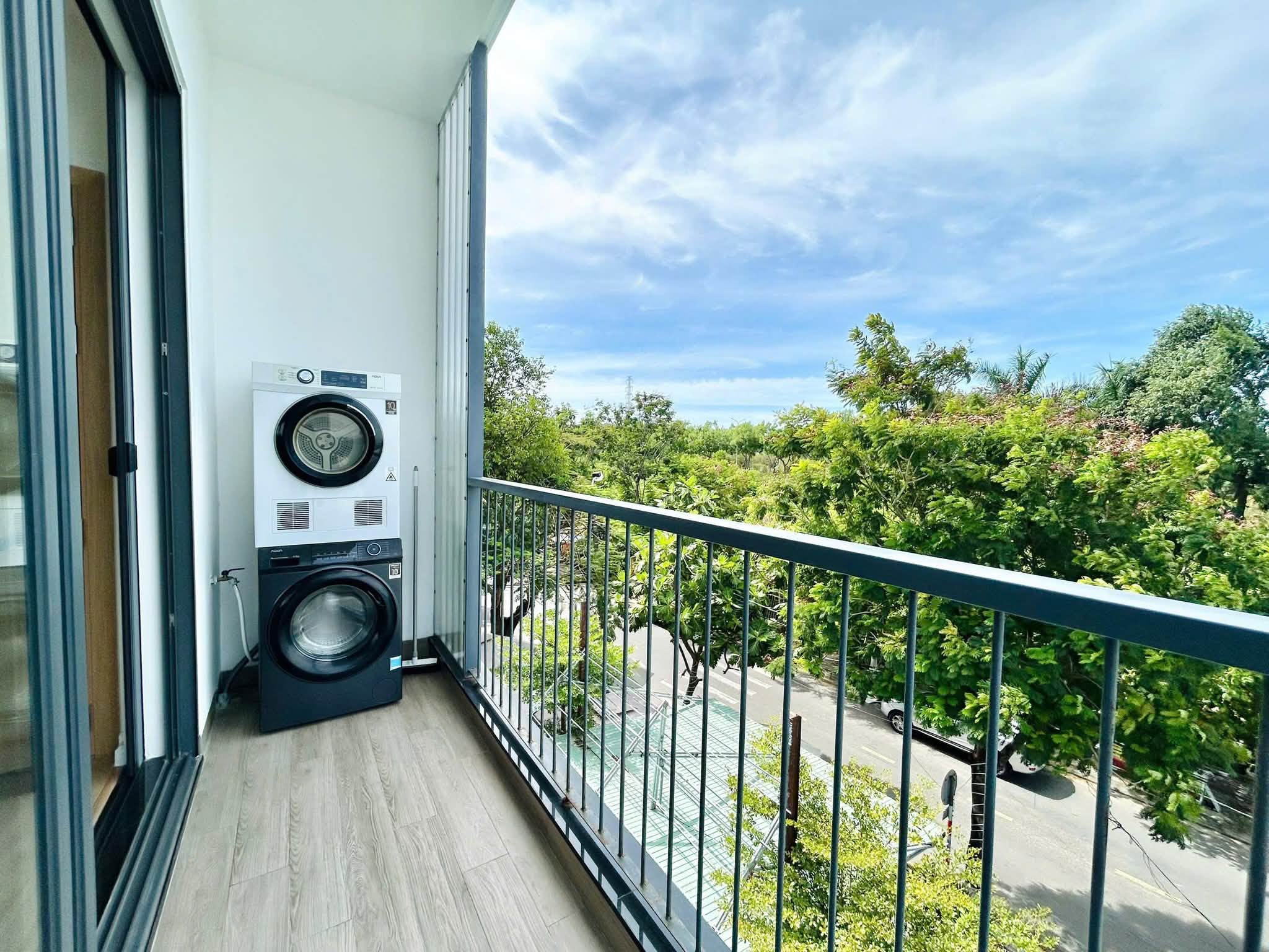 1-Bedroom Corner Apartment with Large Balcony and River View on Ho Huan Nghiep