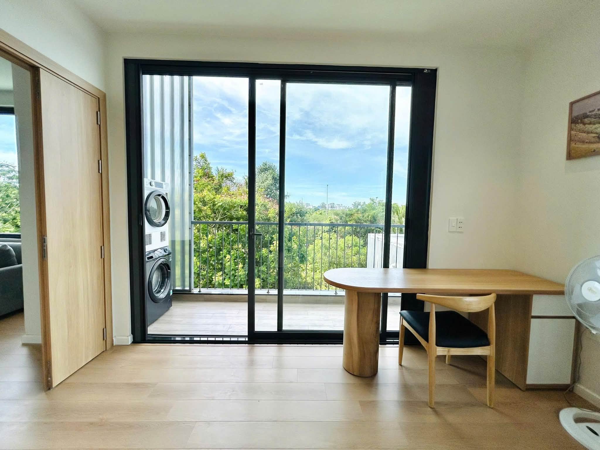 1-Bedroom Corner Apartment with Large Balcony and River View on Ho Huan Nghiep