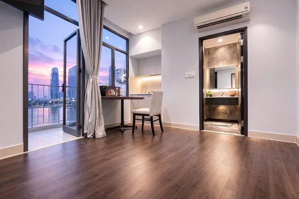1-Bedroom High-Floor Apartment with Airy Balcony on Tran Hung Dao