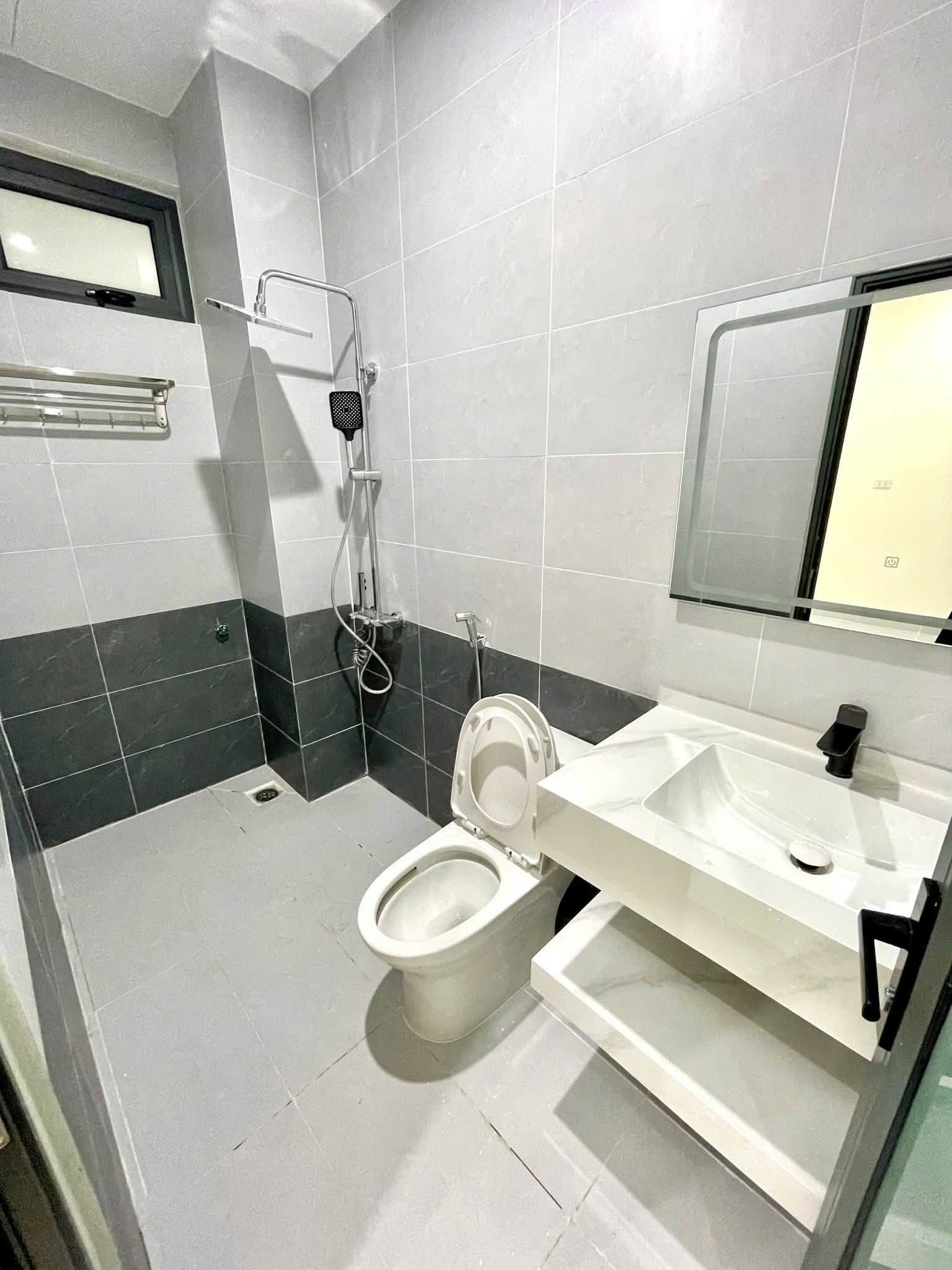 1-Bedroom Apartment with Balcony on Me Thu