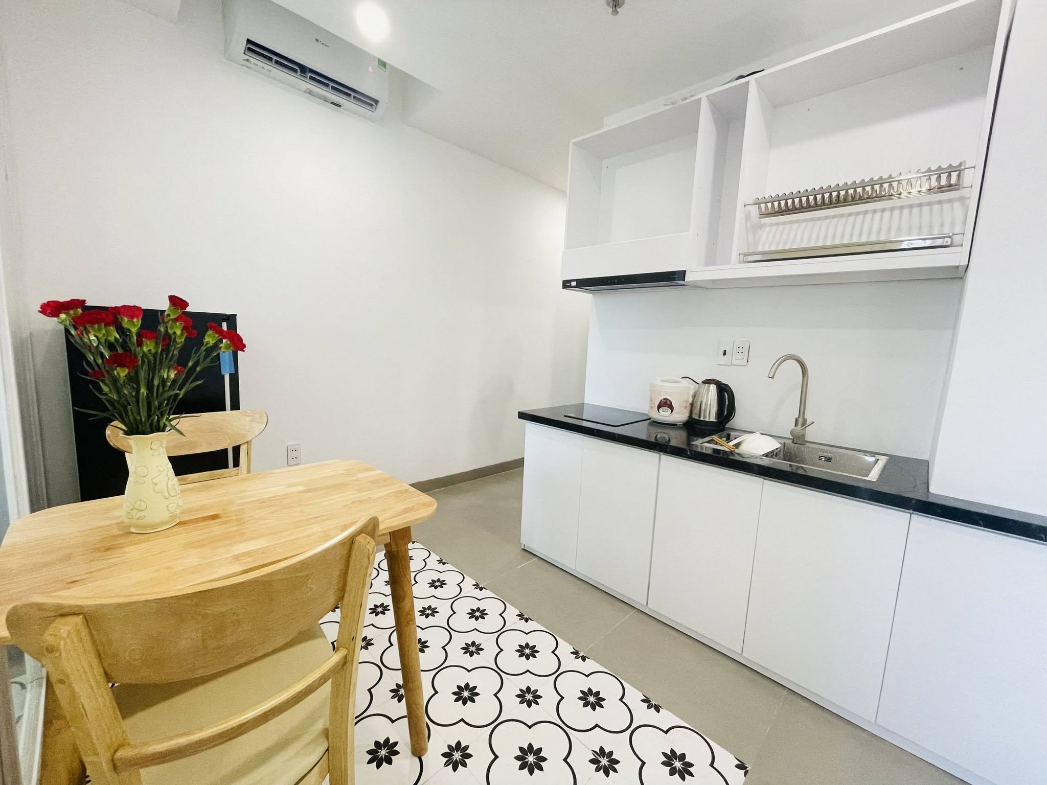 Fully Furnished 1-Bedroom Apartment on Khue My Dong 12