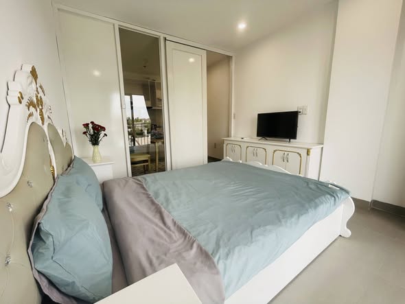 Fully Furnished 1-Bedroom Apartment on Khue My Dong 12