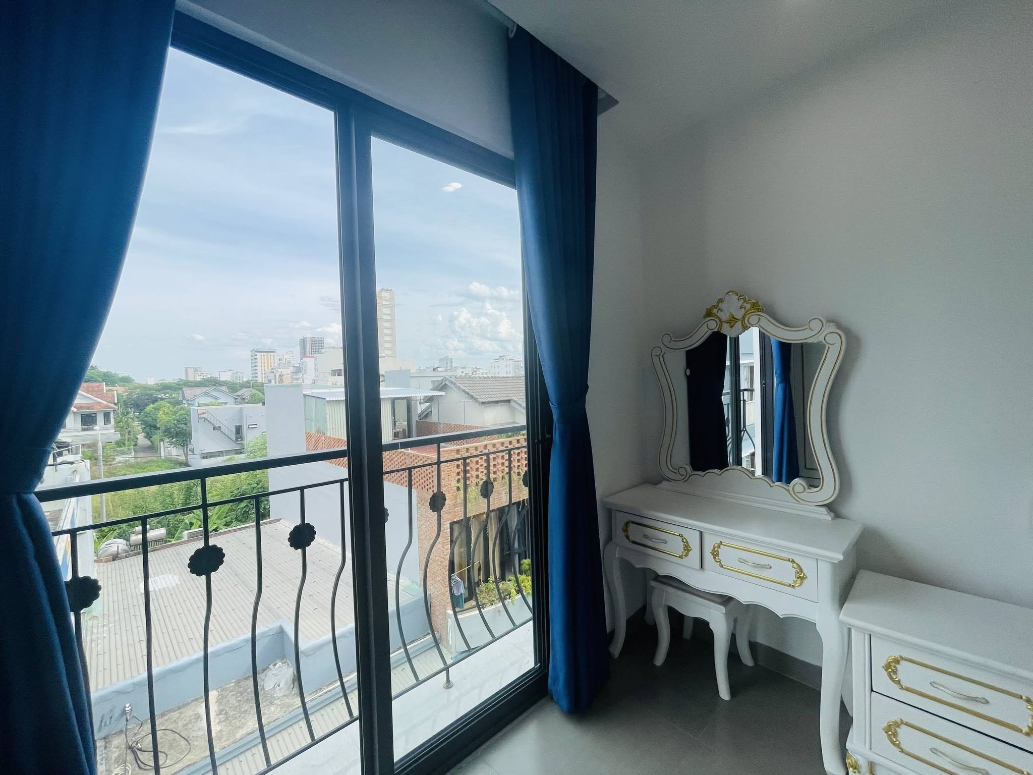 Fully Furnished 1-Bedroom Apartment on Khue My Dong 12