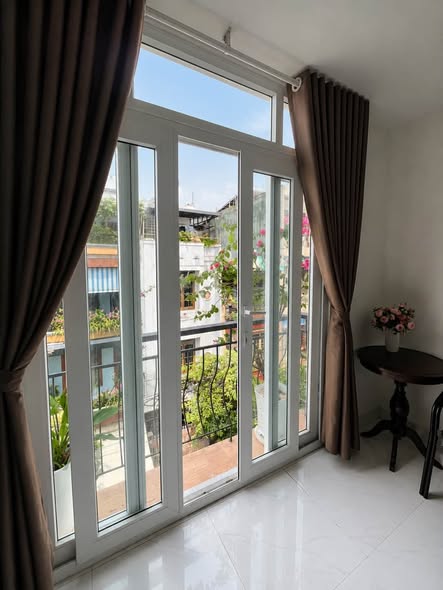 1 Bedroom Apartment with Balcony near My Khe Beach
