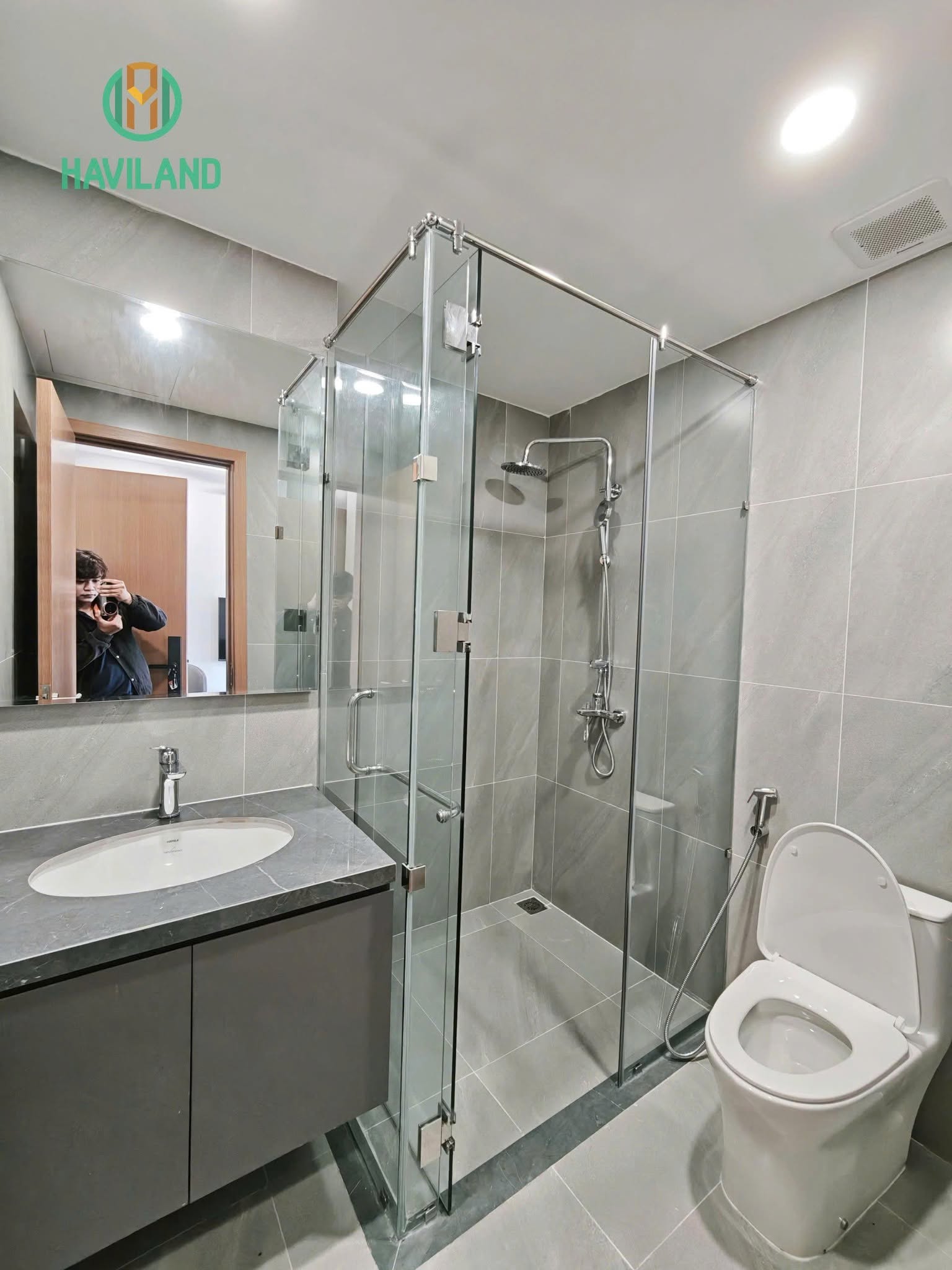 Luxury 1 Bedroom Apartment with Balcony at Sun Cosmo Residence