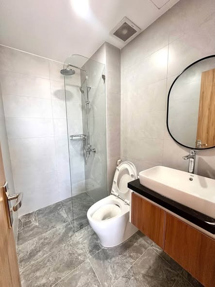 Brand New 2 Bedroom Apartment with Balcony in Hải Châu Center