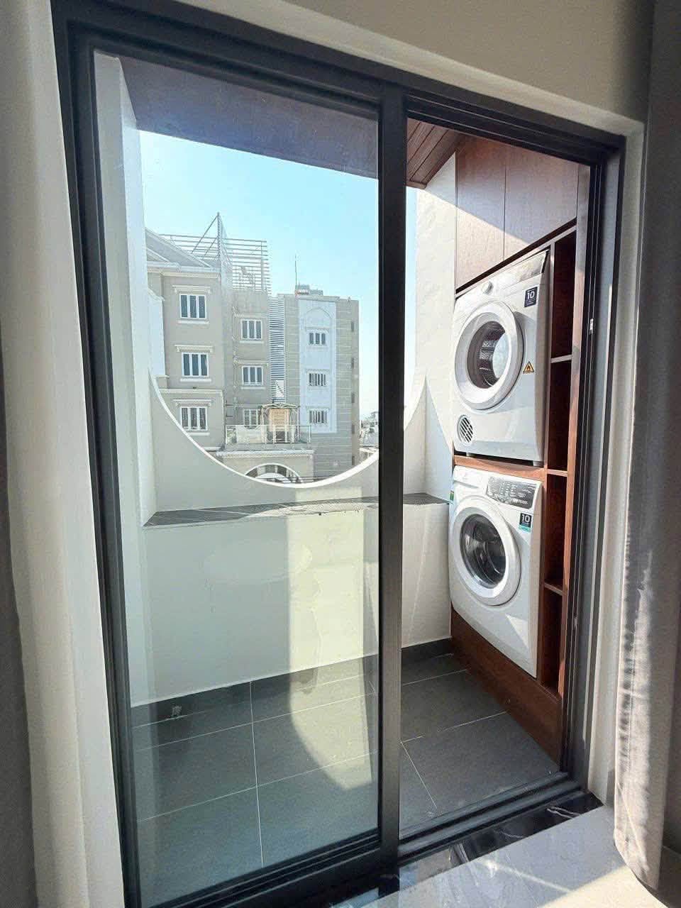 Brand New 2 Bedroom Apartment with Balcony in Hải Châu Center