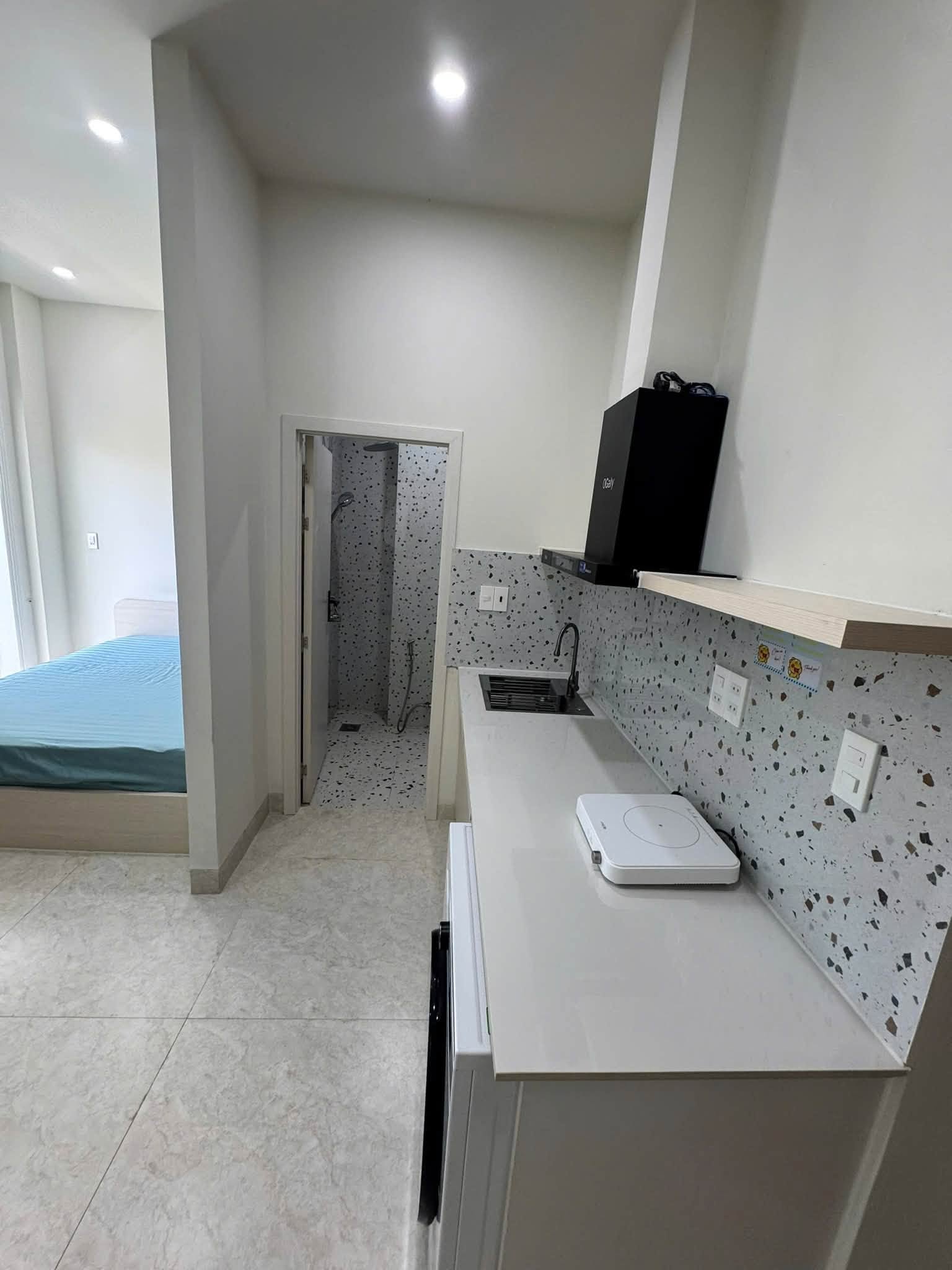 Bright Airy Fully Furnished Studio with Balcony on Nguyễn Quang Bích Street