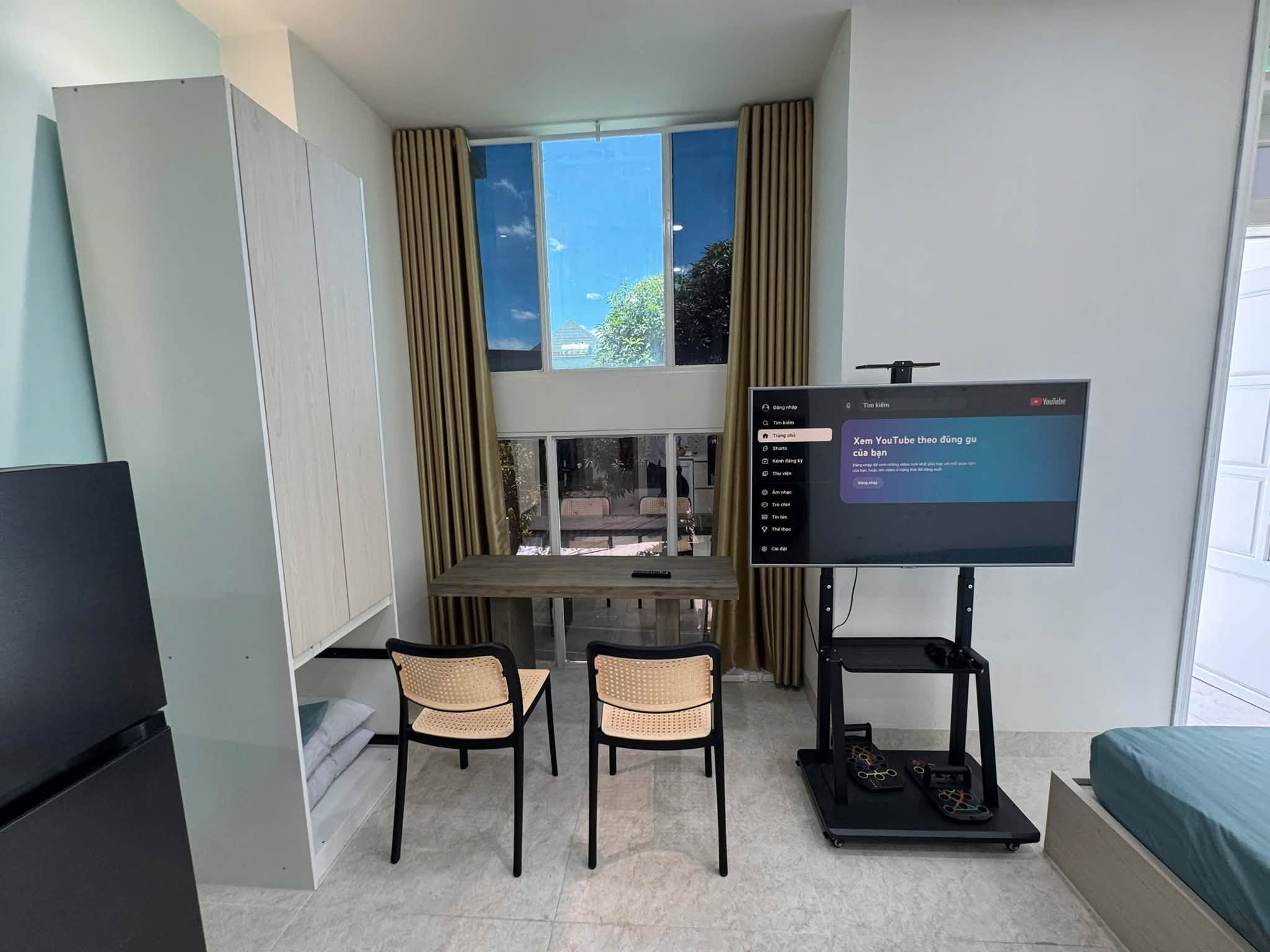 Bright Airy Fully Furnished Studio with Balcony on Nguyễn Quang Bích Street