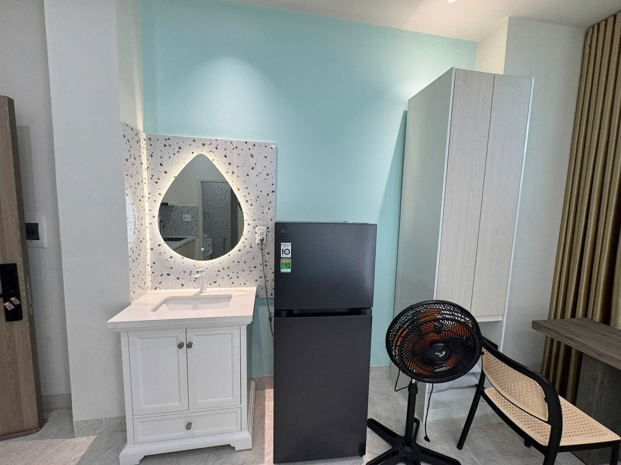 Bright Airy Fully Furnished Studio with Balcony on Nguyễn Quang Bích Street