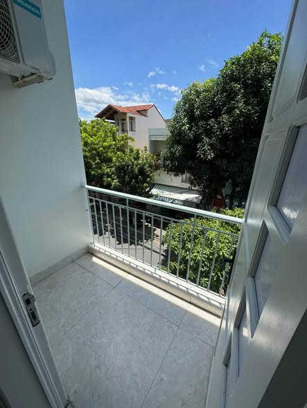 Bright Airy Fully Furnished Studio with Balcony on Nguyễn Quang Bích Street