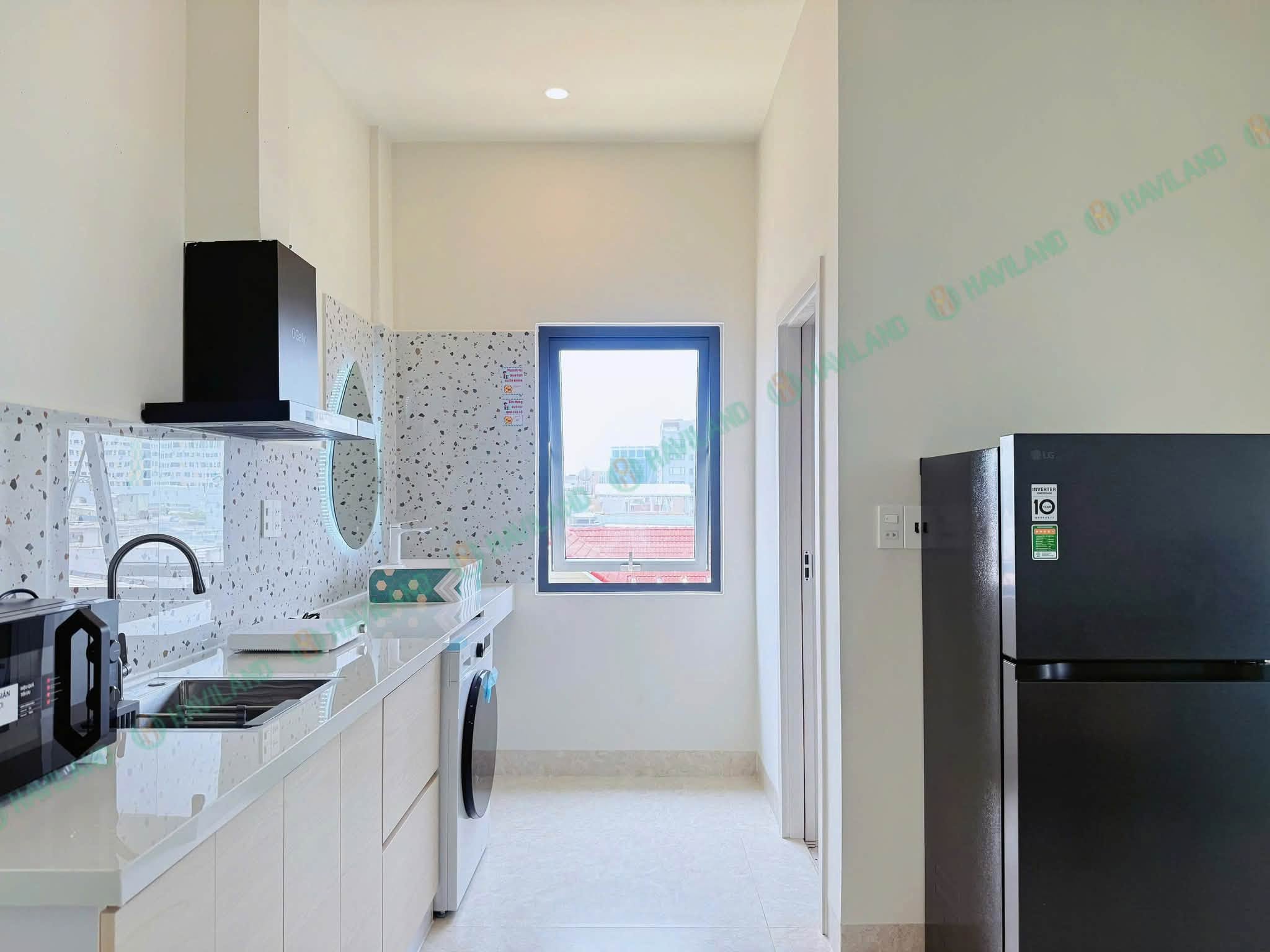 Fully Furnished 1 Bedroom Apartment with Balcony on Nguyễn Quang Bích Street