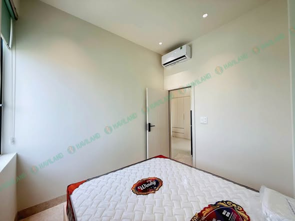 Fully Furnished 1 Bedroom Apartment with Balcony on Nguyễn Quang Bích Street