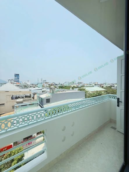 Fully Furnished 1 Bedroom Apartment with Balcony on Nguyễn Quang Bích Street