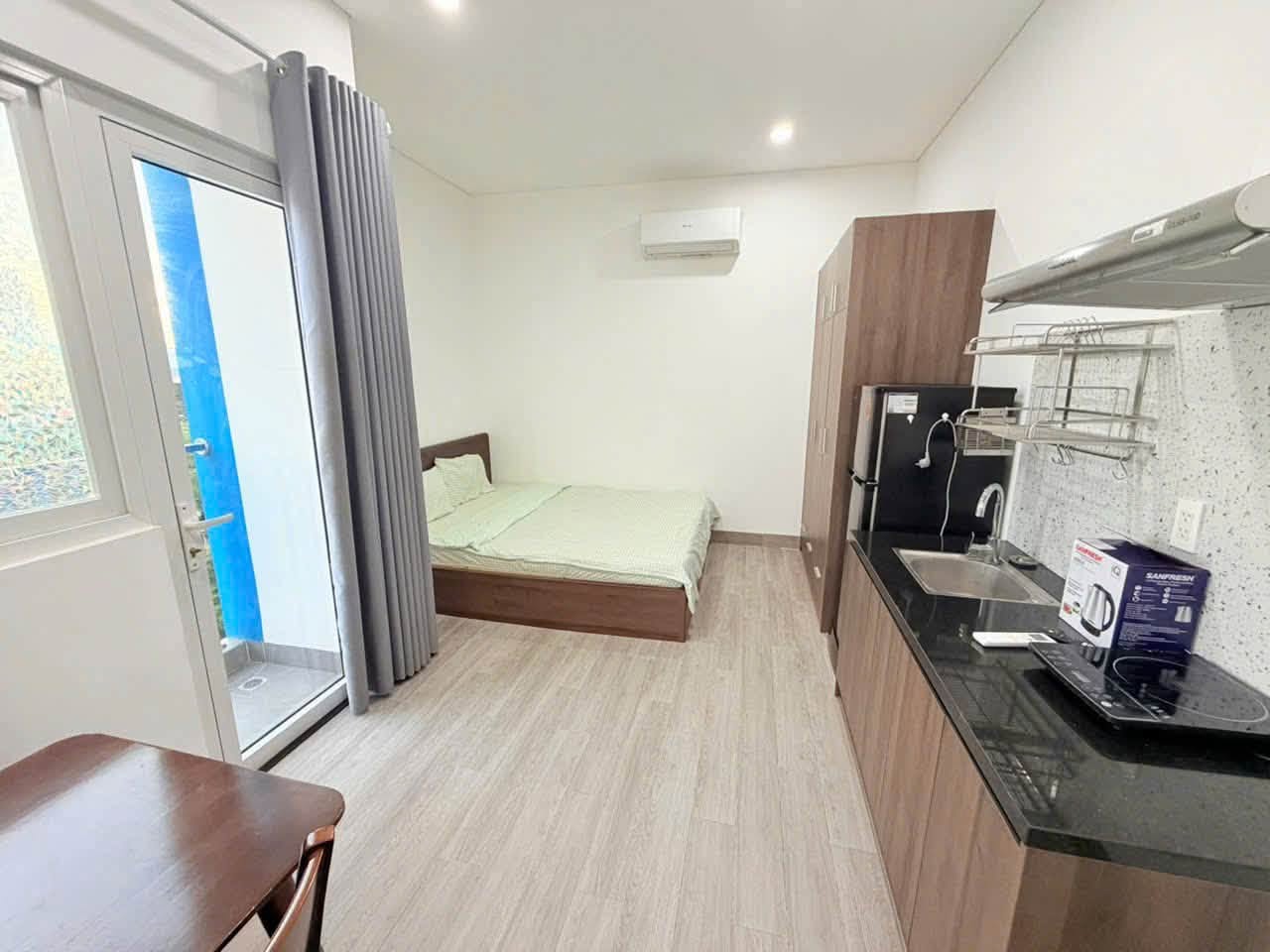 Brand New Studio with Balcony on Thế Lữ Street near Hàn River Bridge