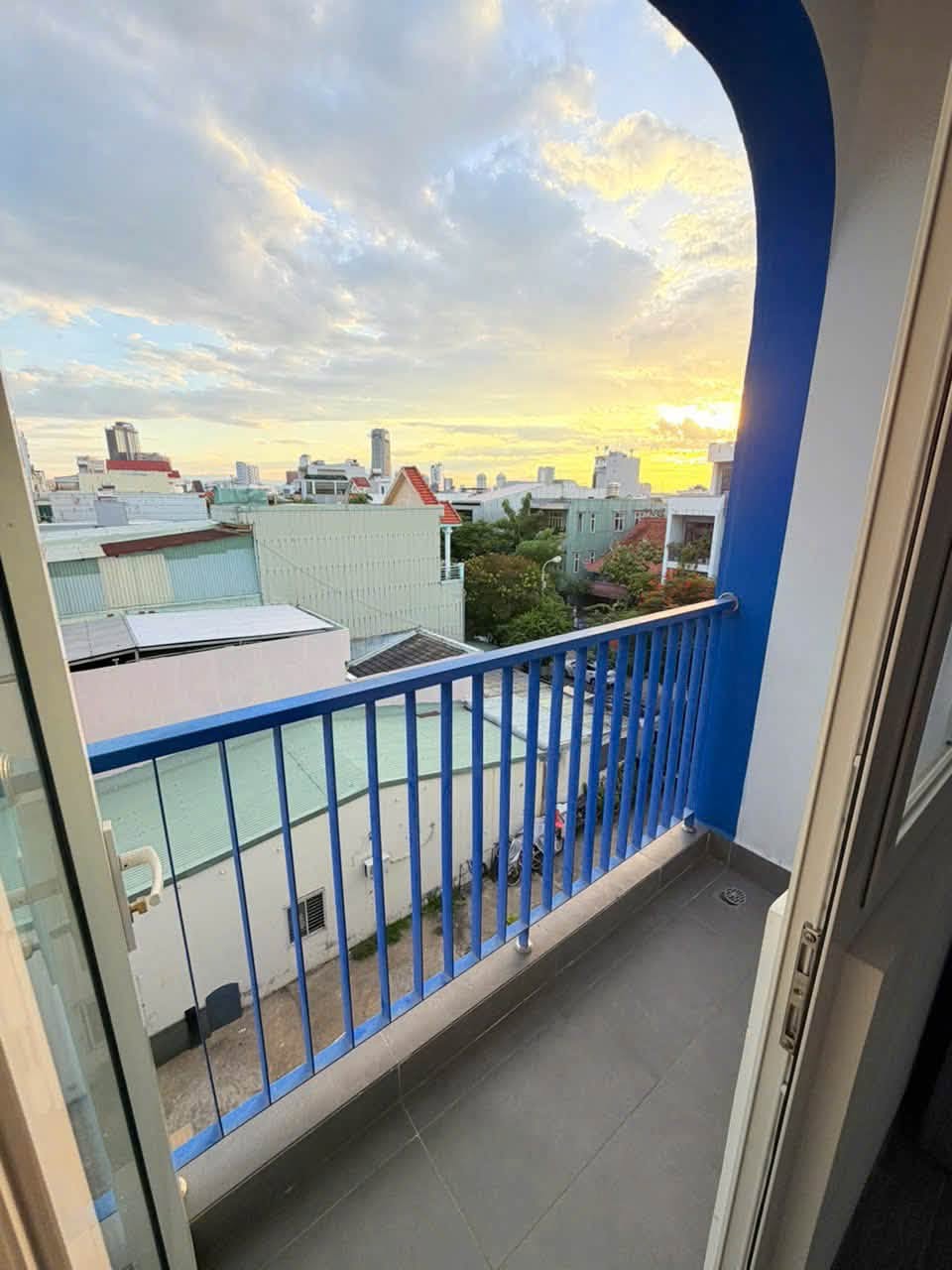 Brand New Studio with Balcony on Thế Lữ Street near Hàn River Bridge