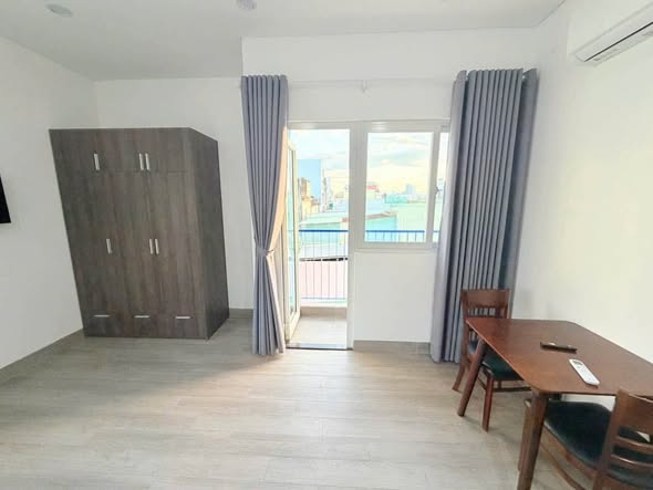 Brand New Studio with Balcony on Thế Lữ Street near Hàn River Bridge