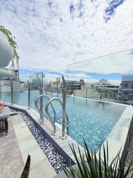 Luxurious 1BR with Pool and Gym near My Khe Beach