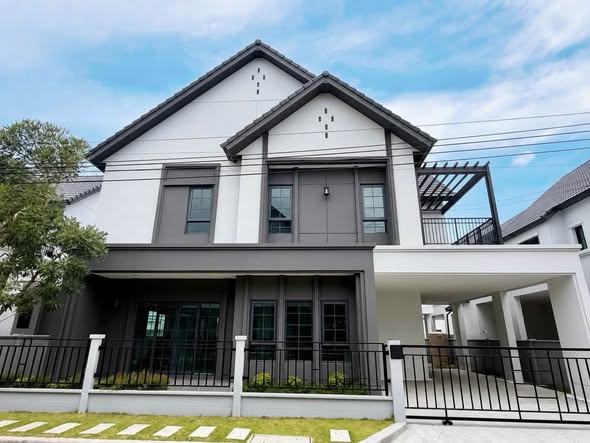Detached 2-Storey House for Rent in Centro Bangna Phase 2