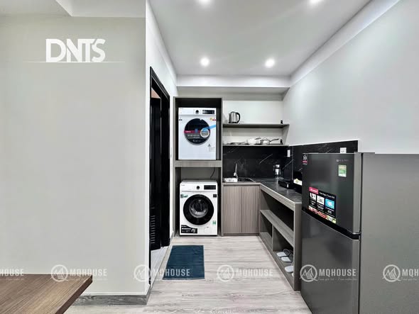 Spacious 1BR in District 1 with Bright Balcony