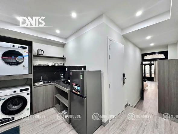 Spacious 1BR in District 1 with Bright Balcony