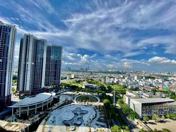 Two-bedroom fully furnished with Landmark 81 view