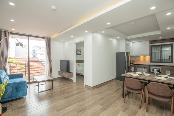 Bright 2-Bedroom in Tay Ho Street