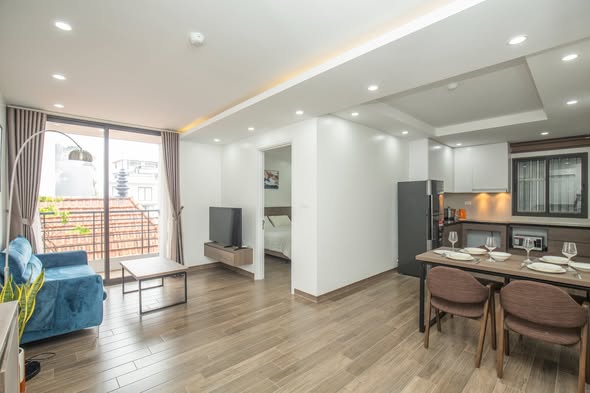 Bright 2-Bedroom in Tay Ho Street